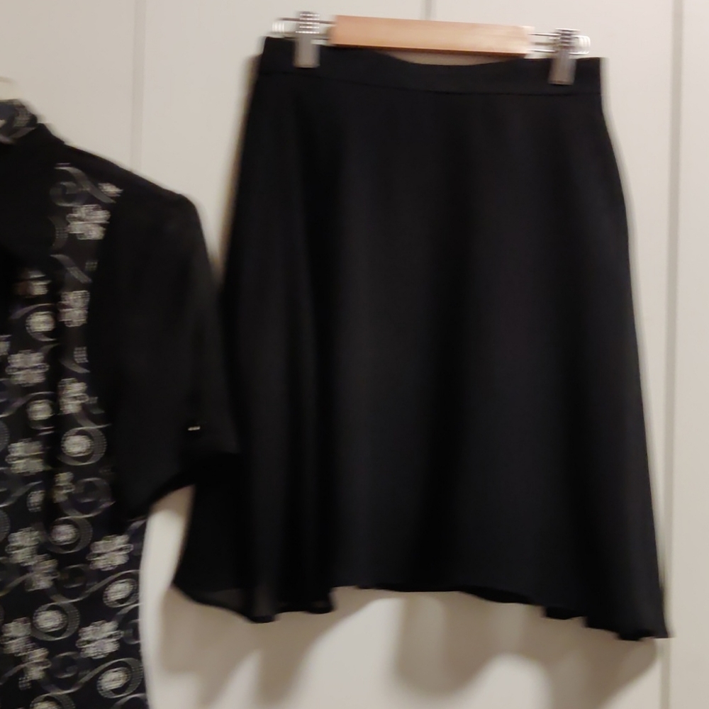 Black Patterned Blouse With Skirt Set - image 3